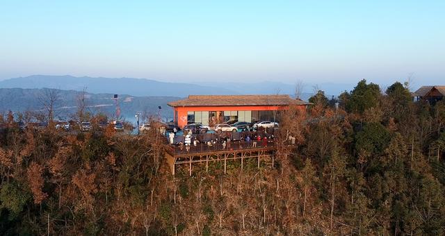 双牌：首批江苏游客抵达云台山 被日出云海震撼