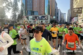 春寒料峭无阻健儿热情，超过7万名海内外跑手参加香港马拉松图片