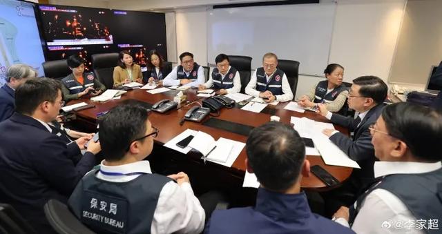 香港火灾已致14死！数百居民登记家属失联，殉职消防员身份公布！李家超发声