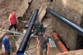 扬州一别墅区野蛮施工致车库被淹，城管部门责令恢复原状图片