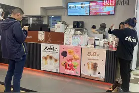 又一联名款咖啡上市热销，或难复制茅台拿铁热度图片