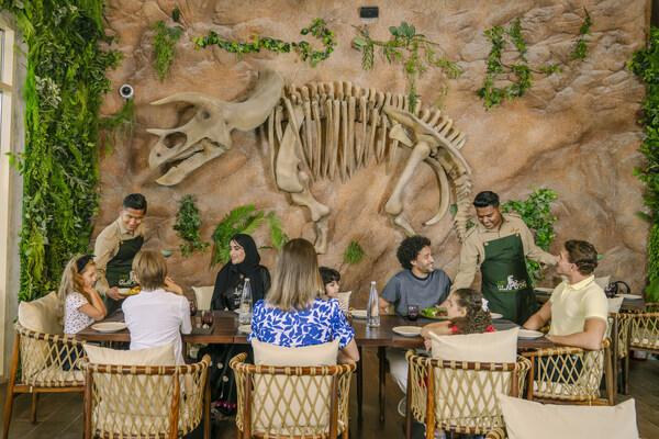 步入史前时代： T-REX Glamping现已在迪拜公园和度假村开放