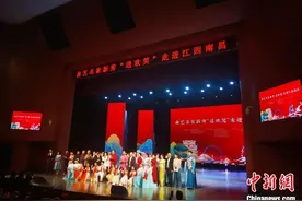 中国曲艺名家新秀走进江西南昌 民众乐享曲艺盛宴图片