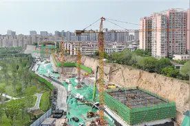 施工现场热火朝天图片