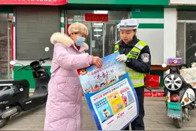 文明交通 携手共创 | 走进沿街商铺 拧紧平安出行“弦”图片