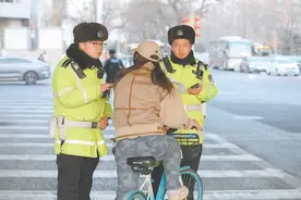 有些人才知道？骑车通过人行横道违法图片