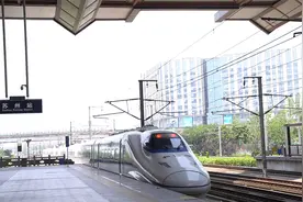 长三角超级环线高铁列车今日首发，全程旅行时间8小时9分钟图片