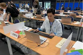 威海实验高中戚朗瑞同学获得信息学奥林匹克竞赛国际金牌图片