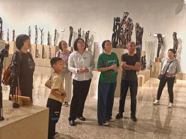雕塑无界 青春无限 绘就秋日文旅新画卷