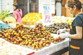 今年新鲜荔枝产量少价格上涨 不少商家上架速冻荔枝图片