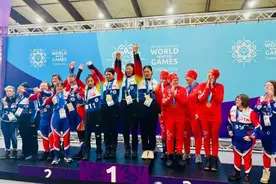 安徽17岁少女勇夺世界冠军 父亲：要陪女儿继续奔跑图片