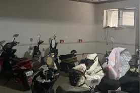 小区充电桩搬“新家”啦~图片