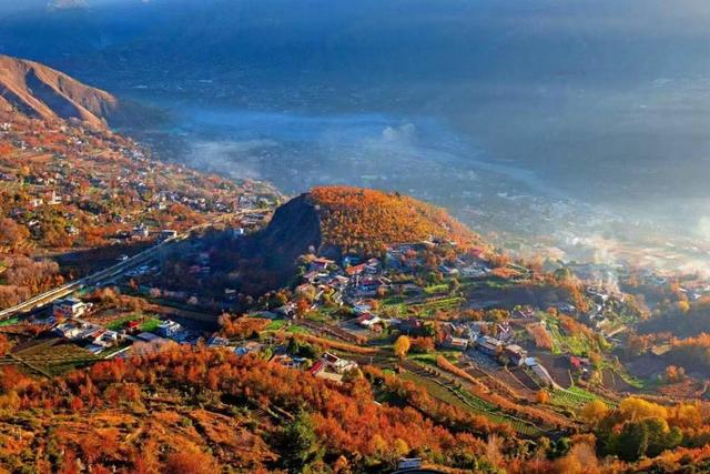 四川金川：搭乘文旅“红利”促消费，红叶为媒引客来