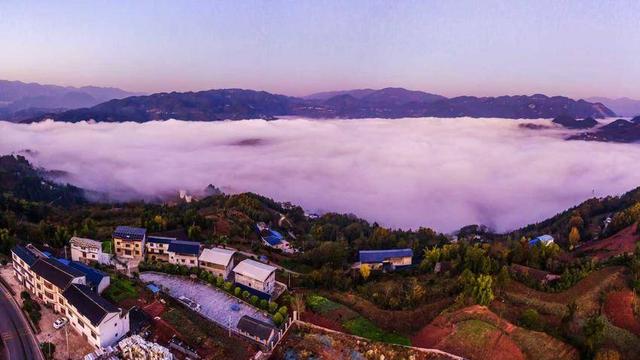 巴东：梦幻云海扮靓神农溪