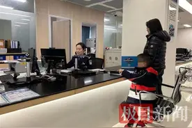 武汉公安春节推出窗口延时服务，为群众办理业务4024件图片