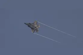 美官员证实：一架F-35险被导弹击中图片