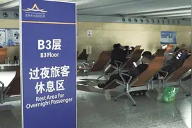 “躺平”过夜 免费淋浴……“晚安长水”服务助旅客舒心夜宿机场图片
