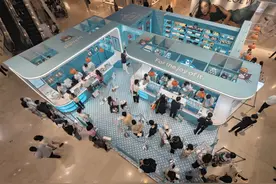 jELLYCAT让年轻人疯狂：排队体验“童趣”，黄牛价翻数倍图片