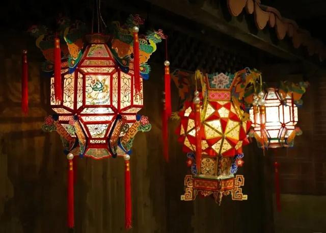 灯组揭秘：“瑞骐迎春”核心区，宁夏府城图与八骏灯组的千年对话