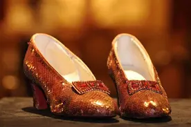 美国老翁承认盗窃《绿野仙踪》小红鞋，当年误以为由红宝石打造图片