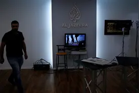 以军封闭半岛电视台约旦河西岸办事处，大门都焊死了图片