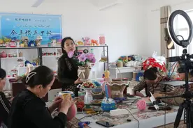 哈巴河：手工编织“致富路” 指尖开出“幸福花”图片