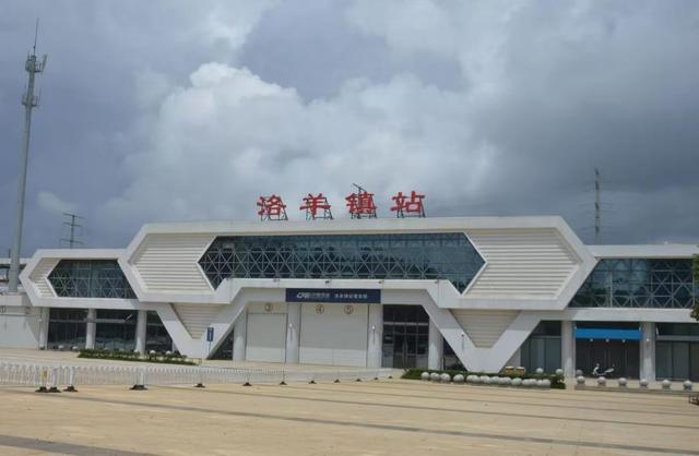 昆明试验列车撞人事故致11死2伤，业内人士：调查关键在于施工人员是否提前进入线路