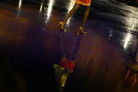 （外代二线）巴黎时装周——圣罗兰品牌时装秀(4)图片