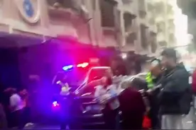 广东一小区有人撒出大量百元钞票无人哄抢，当地：已处理，家庭琐事引发图片