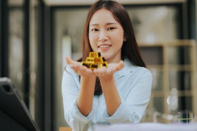 黄金刺客要失业了？“血脉觉醒”的这届年轻人，看金价走势都懵了…