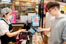 支付宝为何重仓“碰一下”？图片