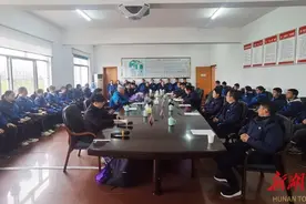 清华大学授予临澧一中“清华大学2023年生源中学”牌匾图片
