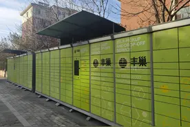 玉兰社区在行动：智能快递柜进小区 居民取件更便捷图片