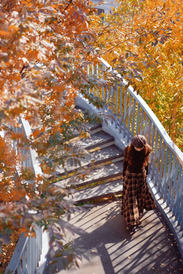 网红纷纷奔赴这！上海这座通往 “欧洲城堡” 的绝美旋梯火了！