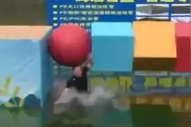 《快乐向前冲》录制现场突发意外，有参赛者摔骨折图片