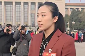 小浪花跑两会｜丁霞委员谈振兴三大球：青少年是主力军，高校可吸纳退役运动员图片