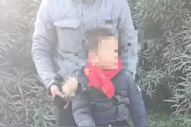 货车司机高速绿化带捡到一个小男孩，上海高速交警：已被家人接走图片