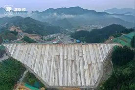 衢州开化水库大坝防渗面板全面浇筑完成 水库具备蓄水条件图片