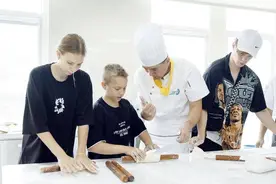 烹饪大师现场教学，外国友人在烟台开启“美食之旅”图片