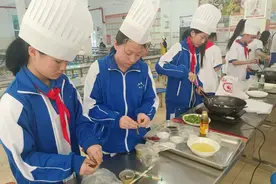 厨艺大比拼，这所中学举行“小厨神”大赛看点不少……图片