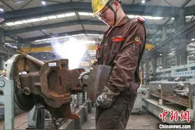 暑运里的火车车钩“诊断师”：在体力活里干技术活图片