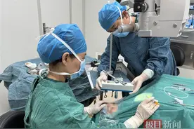 14岁男孩差点失明，竟是因为揉眼这个习惯动作图片
