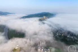 重庆涪陵：江边小镇现平流雾景观图片