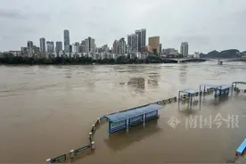 搬家！挪车！柳江河水预计此时超82.5米警戒水位！柳州还有大暴雨图片