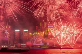 香港用璀璨烟花迎接2025图片