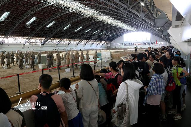 陕西西安：走近兵马俑 感受文物魅力