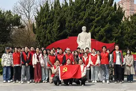 青岛市市南区星河志愿者服务队联合共建高校学子开展“清明祭英烈”主题活动图片