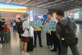 迎接省内外游客，济南西站公交枢纽增派加班车图片