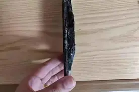 女子称手机凌晨自燃致其烧伤，荣耀回应图片