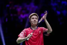 石宇奇2比1逆转昆拉武特，获得羽毛球世锦赛男单冠军图片